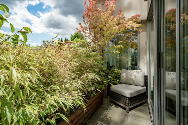 Enjoy detached home living lifestyle within the city! 1br 1bath Townhome in the heart of DT Vancouver - $819k